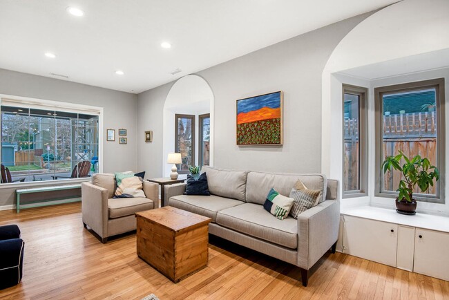 Building Photo - Beautifully Renovated Home in the Berkley ...