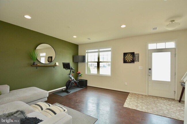 Building Photo - 22305 Broadway Ave