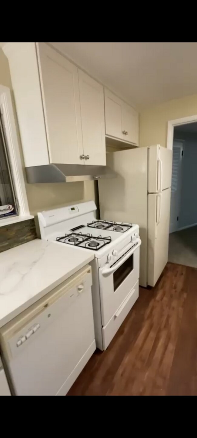 Building Photo - 12827 Glenwood Ave SW