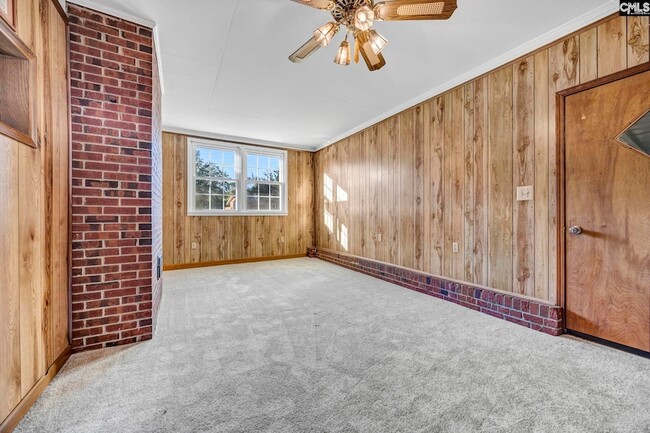 Building Photo - 1709 Woodfield Dr