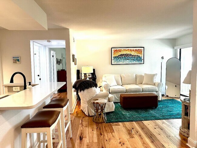 Building Photo - Furnished/Updated 1 Bed/1 Bath Condo- Close to Sullivan's Island