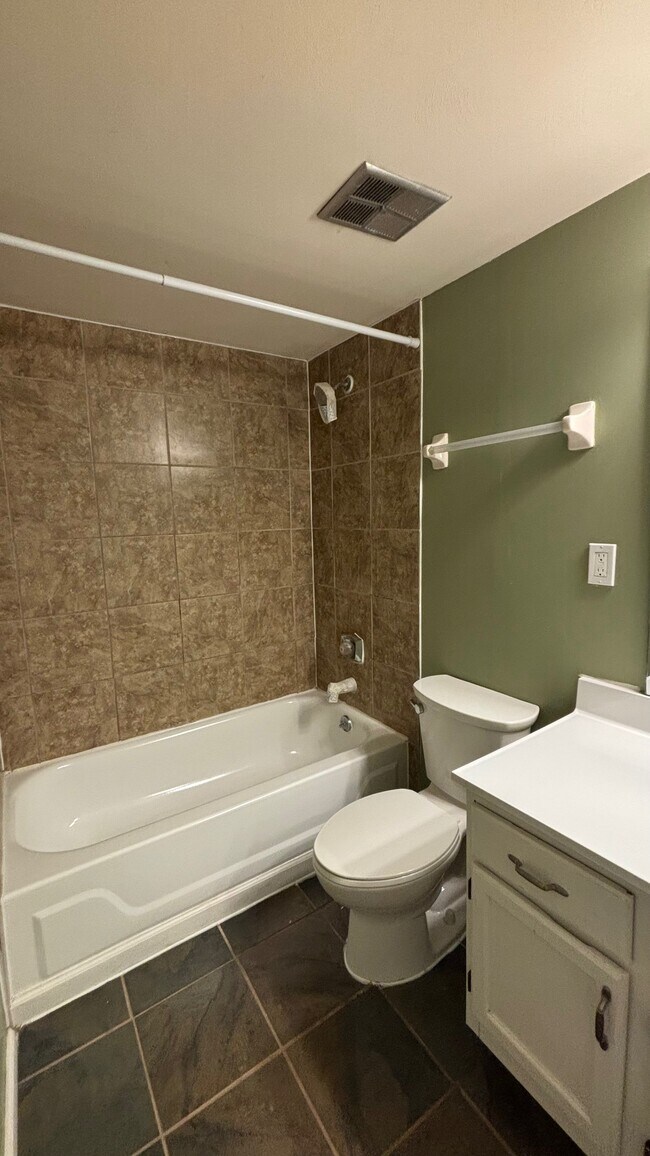 Building Photo - 348 N Newstead Ave