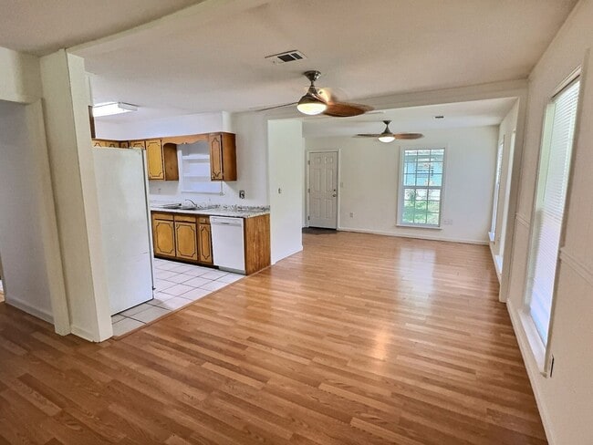 Building Photo - Charming 3-Bedroom, 2-Bathroom Home in Oce...