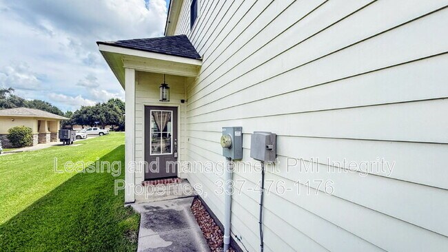 Building Photo - 8103 Stonelake Cir Ave E