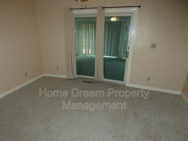 Building Photo - 10451 Edgehill Ln