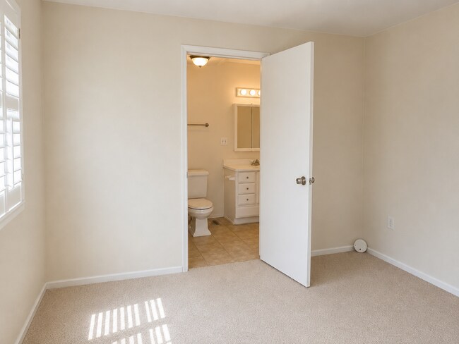 Building Photo - 419 Alvarado Ave