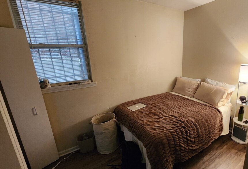 Building Photo - 1436 N Maplewood Ave