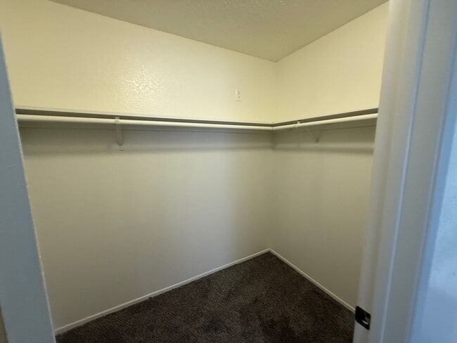 Building Photo - Victorville-3 Bedroom2 Bathrooms,2 Story Home, New Paint, New Carpet,