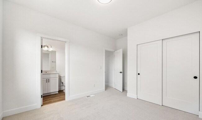 Building Photo - Gorgeous large 4 bedroom home in Tehaleh a...