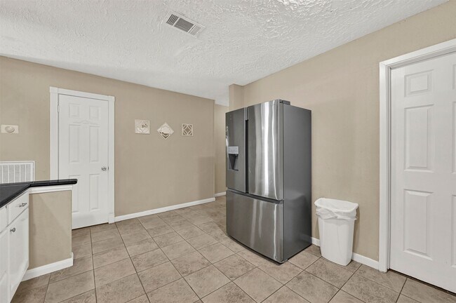 Building Photo - 14102 Sylvia Dr