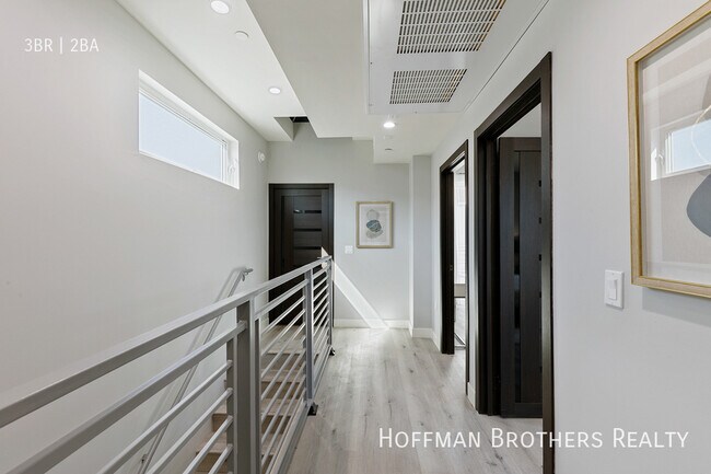 Building Photo - 15106 Roxford St