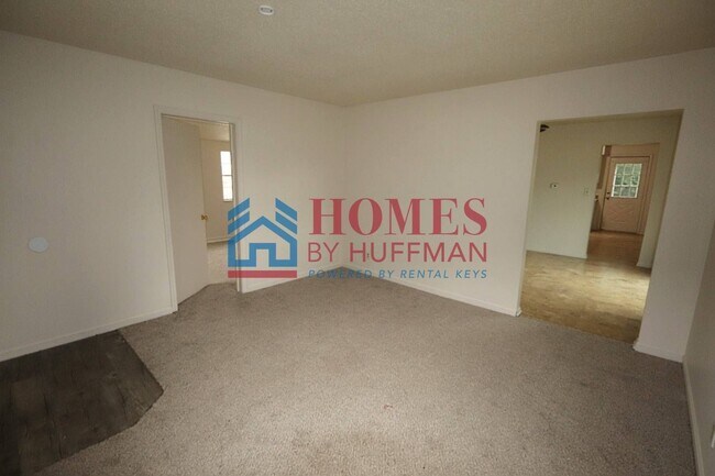 Building Photo - Two Bedroom House