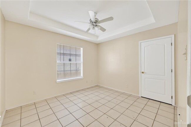 Building Photo - 18 Redbud Ave