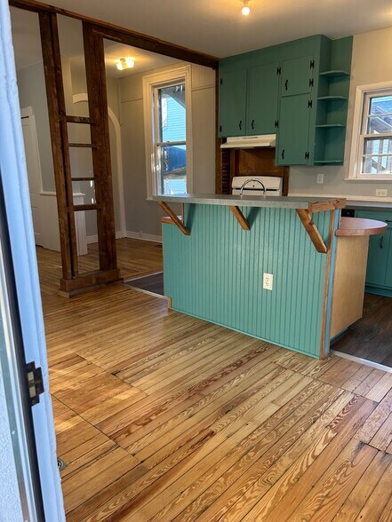 Building Photo - 1103 Oakwood Ave