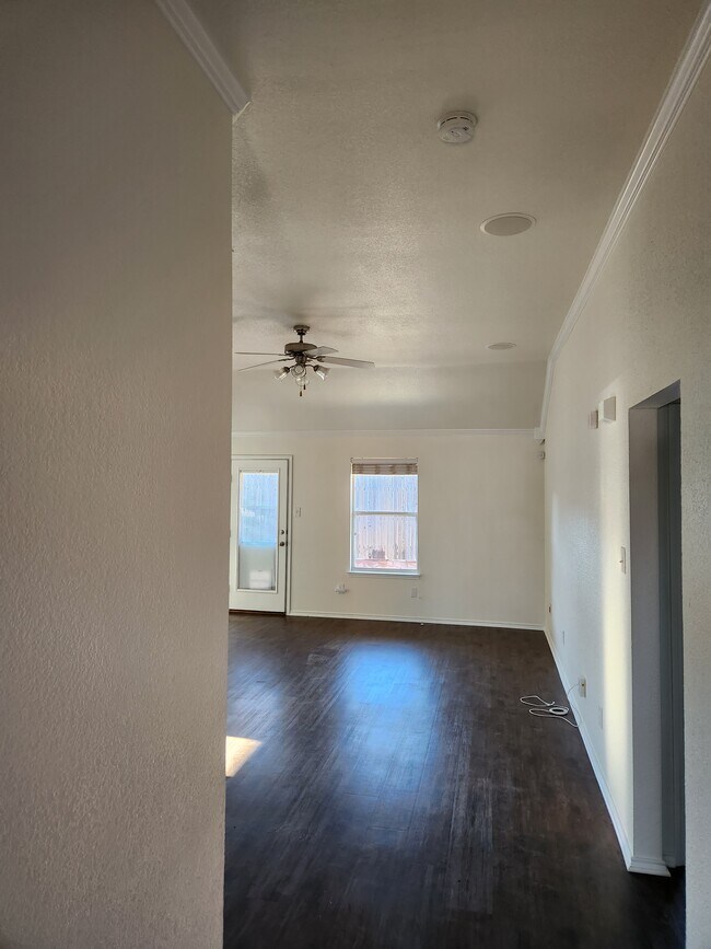 Building Photo - 989 Mesa Vista Dr