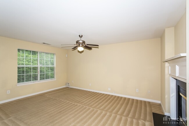 Building Photo - 6600 Pamplona Pl