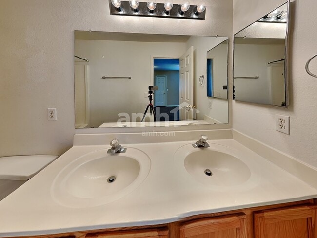 Building Photo - 8947 W Charleston Ave