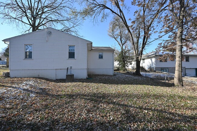 Building Photo - Cute 2 bedroom, 1 bath house