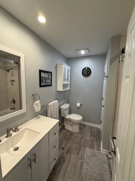 Building Photo - 118 N Bridge St