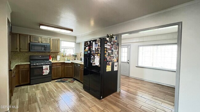 Building Photo - 10721 Pleasant Hills Dr