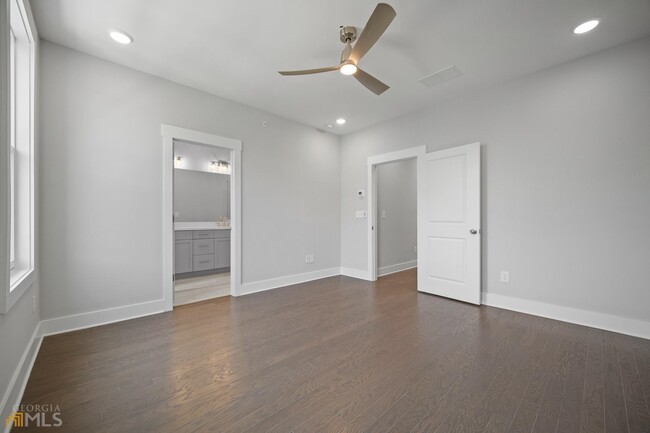 Building Photo - 1034 Robert Smalls Way