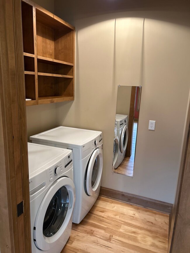 Building Photo - 205 N Bozeman Ave