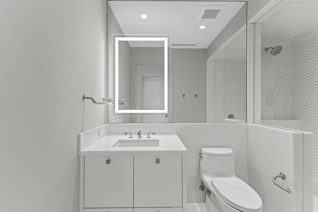 Building Photo - 6587 N Palmeraie Blvd