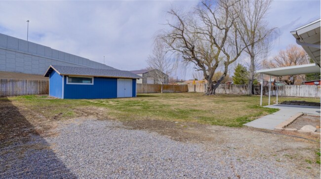 Building Photo - FURNISHED MONTH TO MONTH with 20x30 Storage!