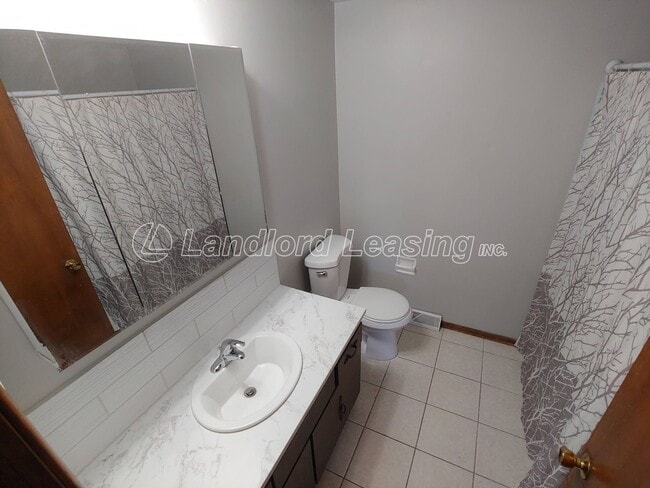 Building Photo - Split level home with updates in Amherst S...