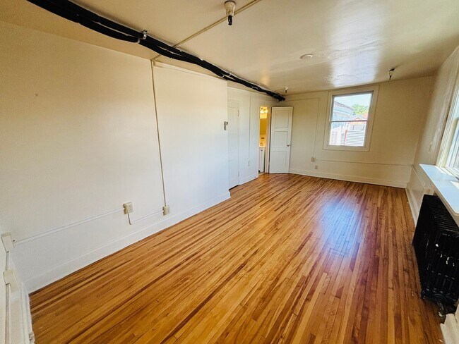 Building Photo - 151 College Ave