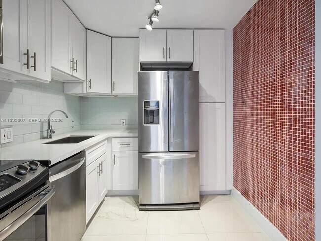 Building Photo - 20301 W Country Club Dr