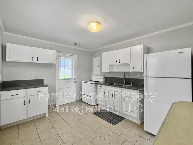 Building Photo - 5805 Chaucer Dr