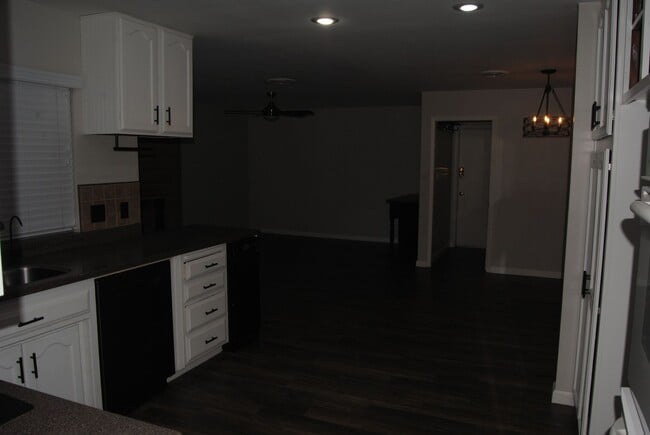Building Photo - 2413 Sunrise Dr