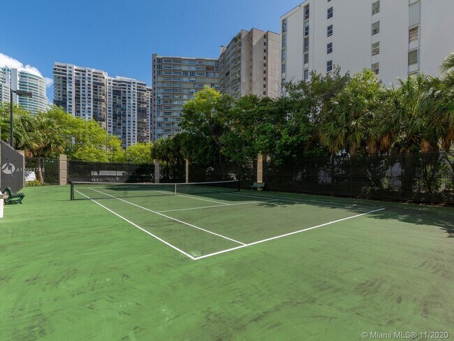 Building Photo - 2475 Brickell Ave