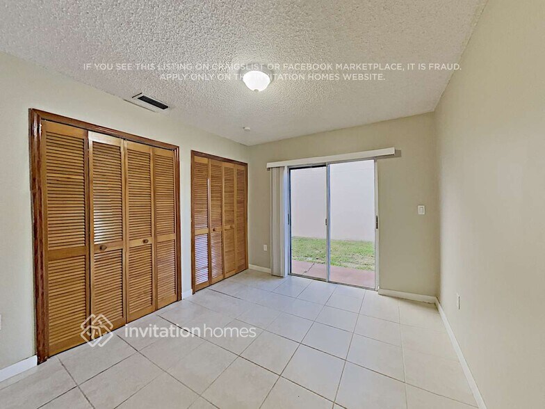 Building Photo - 5920 SW 148th Ave