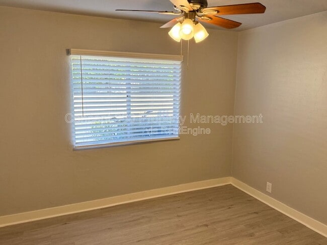 Building Photo - 1834 Cedar Ave