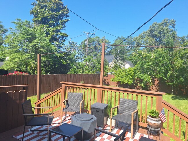 Building Photo - Magnificent Four Bedroom Home - Minutes Away from Numerous Attractions!