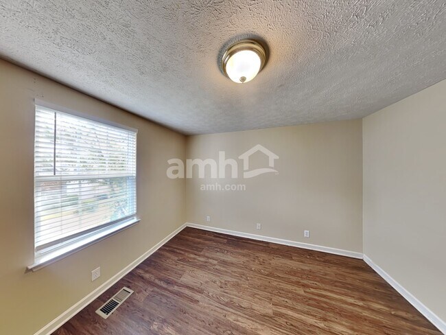 Building Photo - 166 Bradford Cir