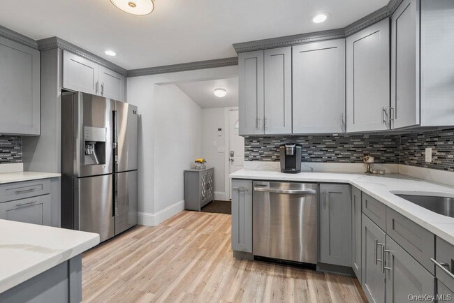 Building Photo - 9 George St