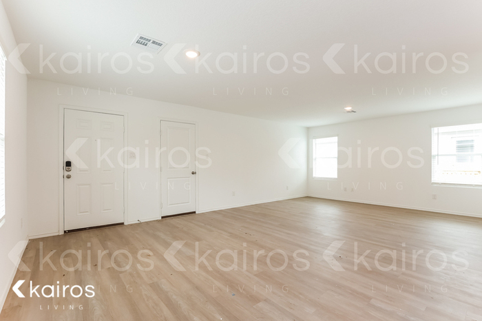 Building Photo - 14406 Calaveras Creek