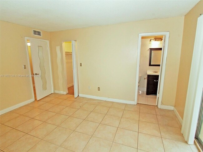 Building Photo - 8650 SW 109th Ave