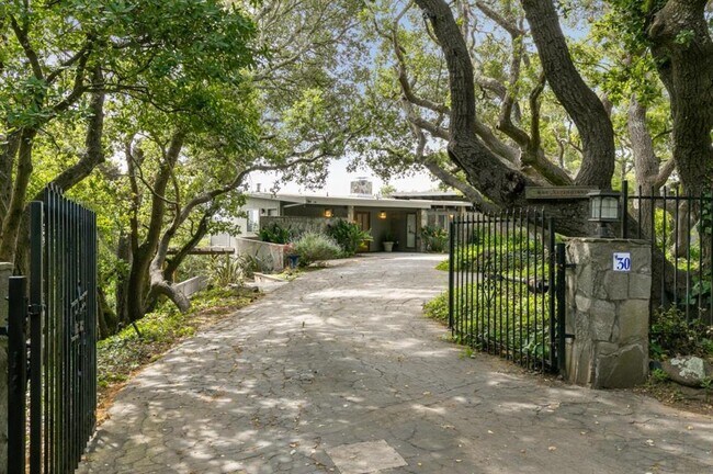 Building Photo - 30 Knollcrest Rd