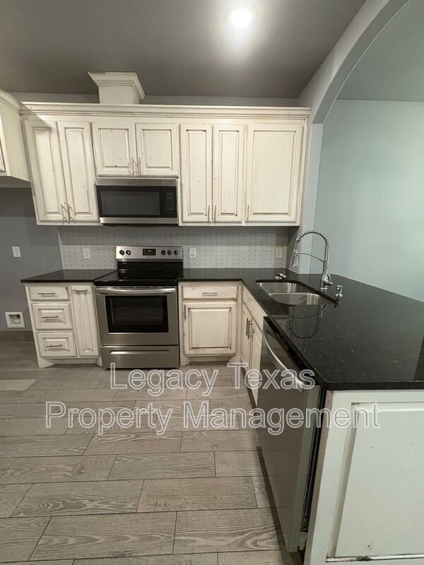 Building Photo - 216 Cleveland St