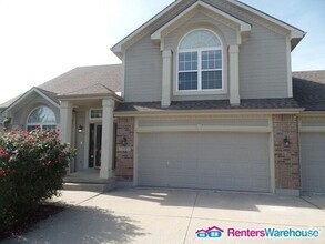 Building Photo - Spacious 4 bd, 3 bth Home in Lees Summit! ...