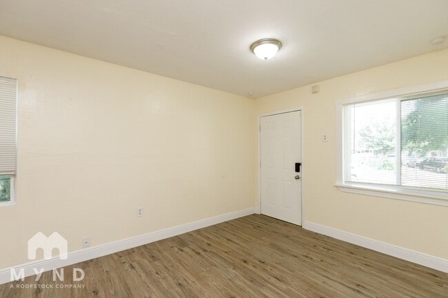 Building Photo - 1525 Dorado St
