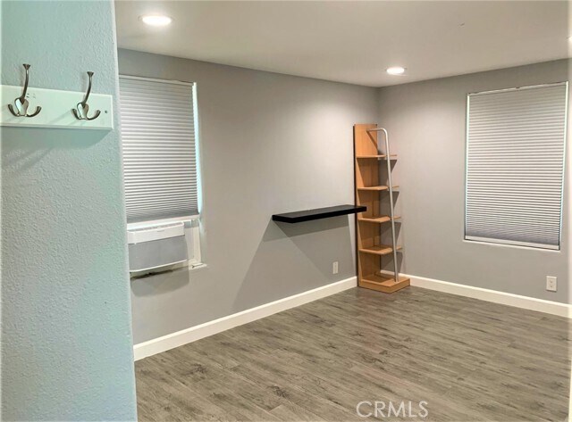 Building Photo - 417 S Flower St