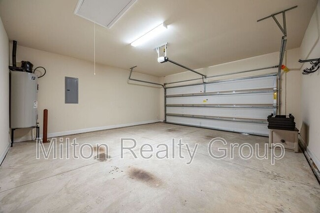 Building Photo - 178 Woodwater Cir