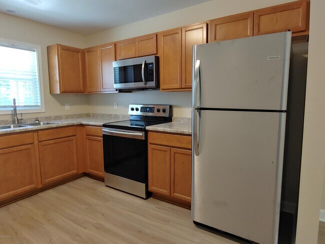 Building Photo - 421 Belgrade-Swansboro Rd