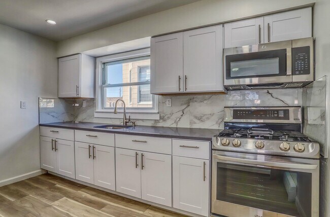 Building Photo - 157 Neptune Ave