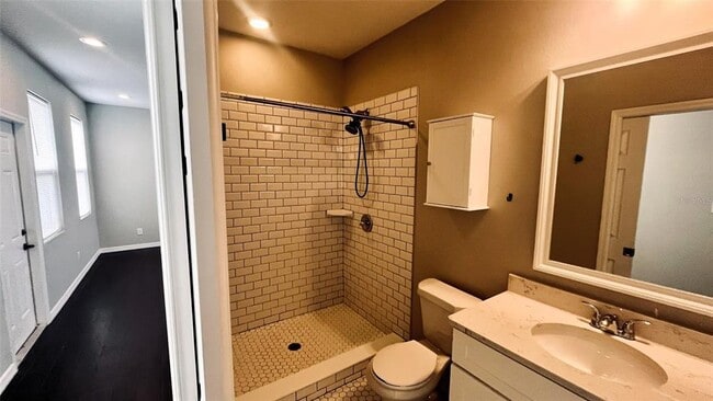 Building Photo - 403 S Albany Ave